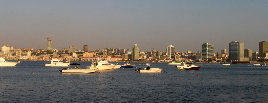 Vista de la bahía de Luanda, capital de Angola. Foto: Paulo César Santos
